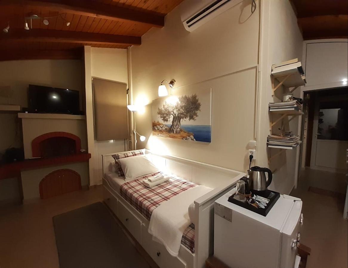 Cozy Apartments Near The Airport Artemida  Exterior photo